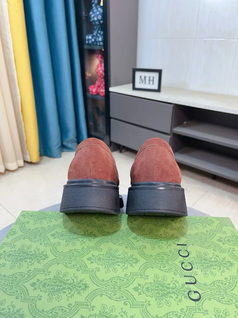 Factory price 520🌹🌹 [GUCCI Gucci] A new style of formal men's leather shoes is here ~ The original quality upper is made of cowhide imported from Italy + soft and delicate leather, comfortable and soft first-layer cowhide lining, rubber wear-resistant outsole, the shoe shape is dignified and domineering, and the luxury charm cannot be concealed! The natural and free nouveau riche leads the trend. Code number: 38-44